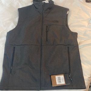 Men’s medium north face vest